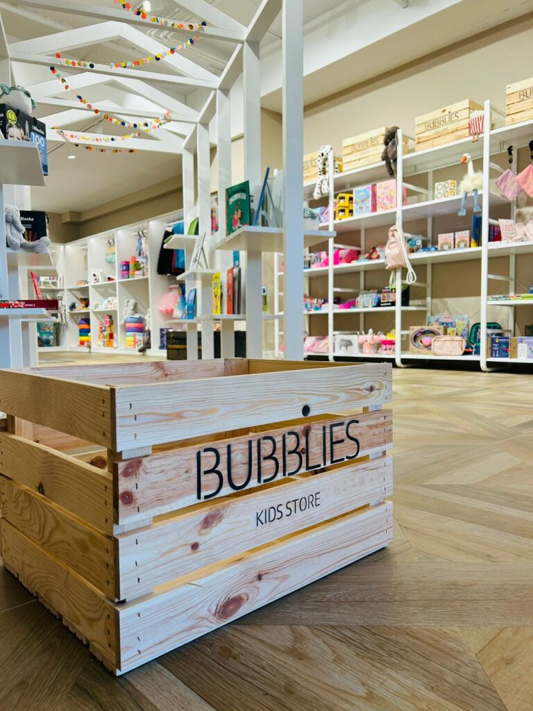 Authentieke wenskrat voor kinderspeelgoed en verjaardagscadeau in speelgoedwinkel Bubblies