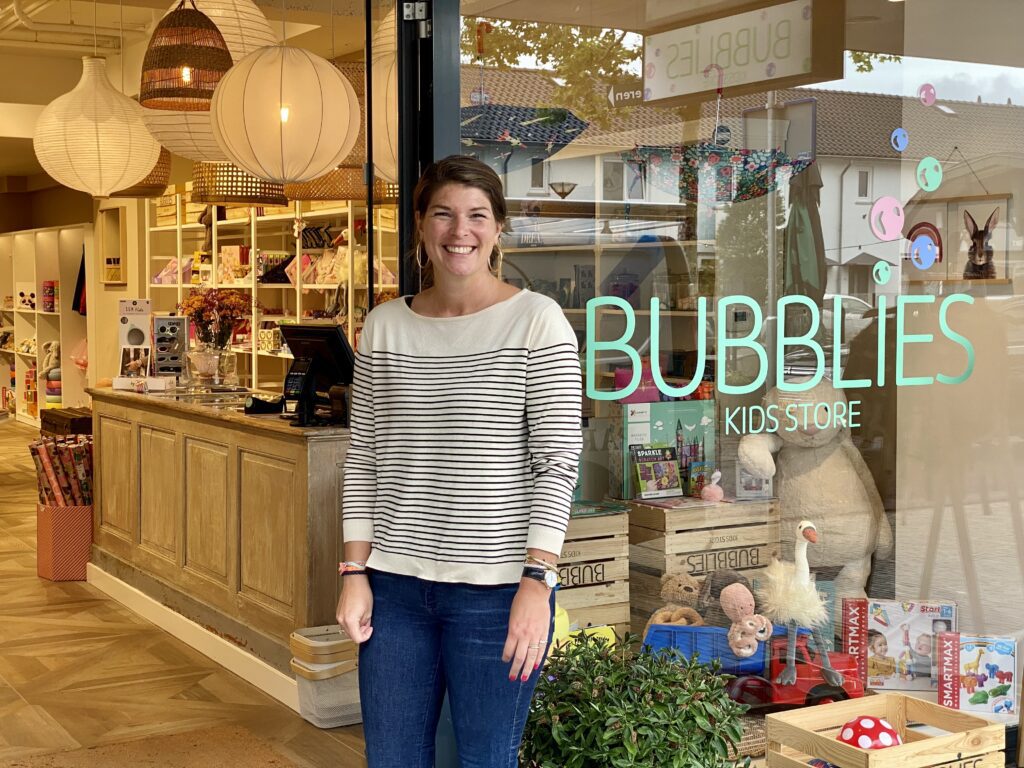 Lisette voor haar speelgoedwinkel Bubblies in Wassenaar